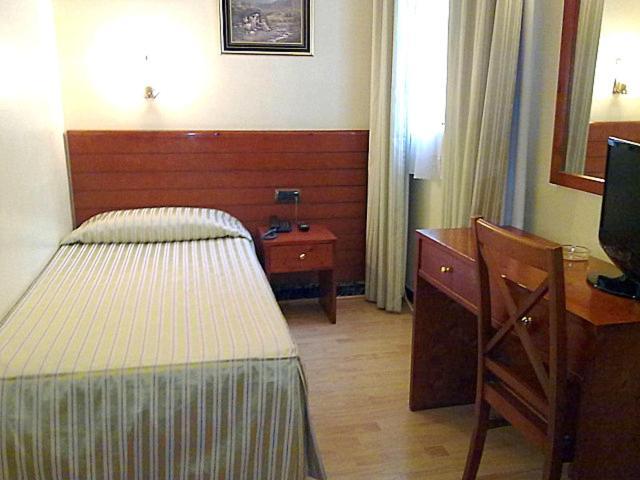 Hotel Toledano Ramblas Barcelona Szoba fotó